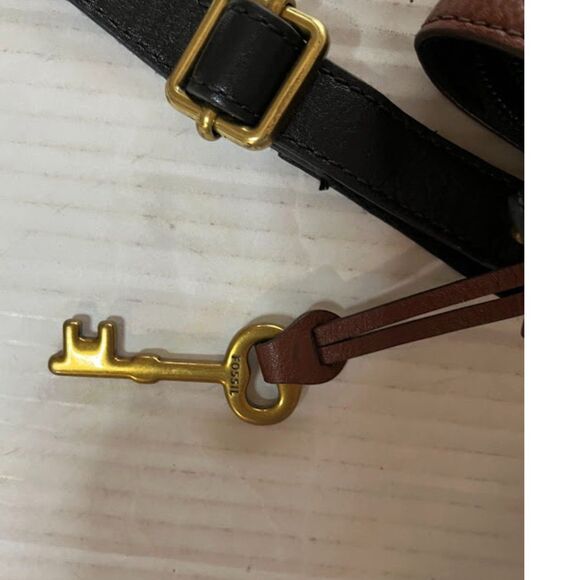 EUC Fossil Brown/Black Canvas and Leather Small Crossbody Handbag Purse w/Key - Picture 2 of 8